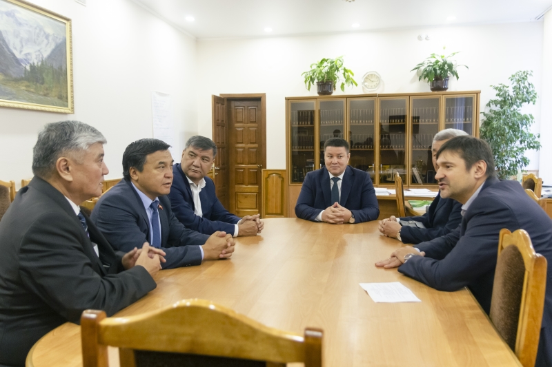 ГАГУ посетили депутаты Республики Кыргызстан