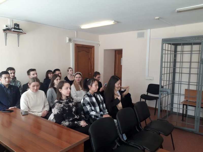 Студенты в суде