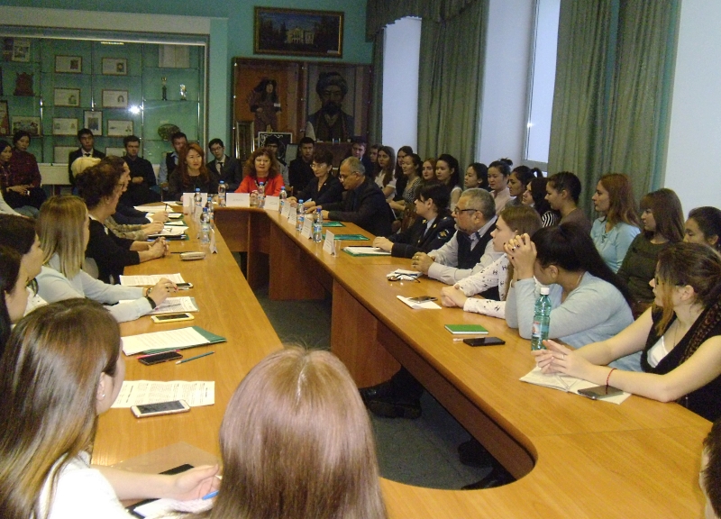 В ГАГУ состоялся круглый стол с участием судей и представителей следственной части МВД по Республике Алтай